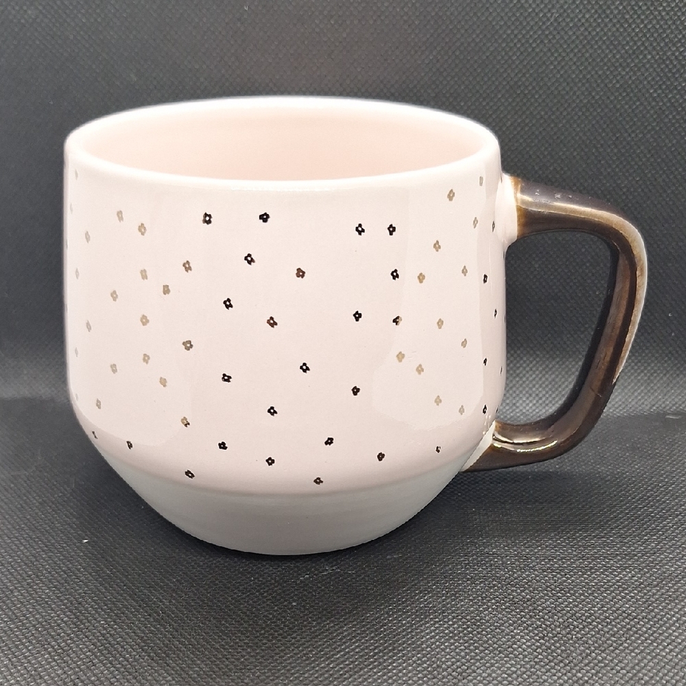 Elegant Pink Mug with Gold Dots